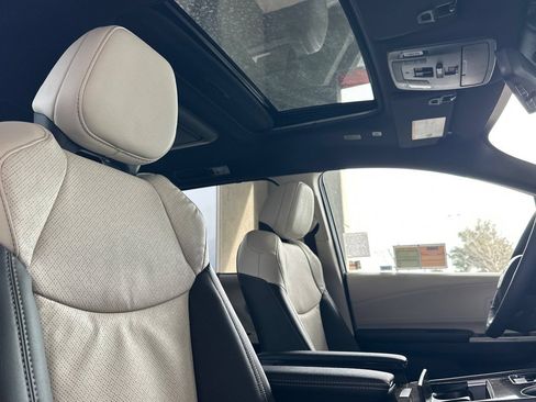New 2026 Toyota Sienna Platinum AWD/4WD image 20