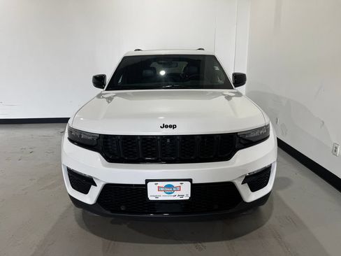 Used 2024 Jeep Grand Cherokee Limited w/ Luxury Tech Group II AWD/4WD image 11