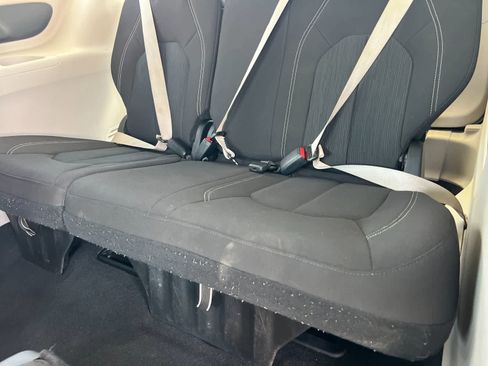 Used 2023 Chrysler Voyager LX image 16