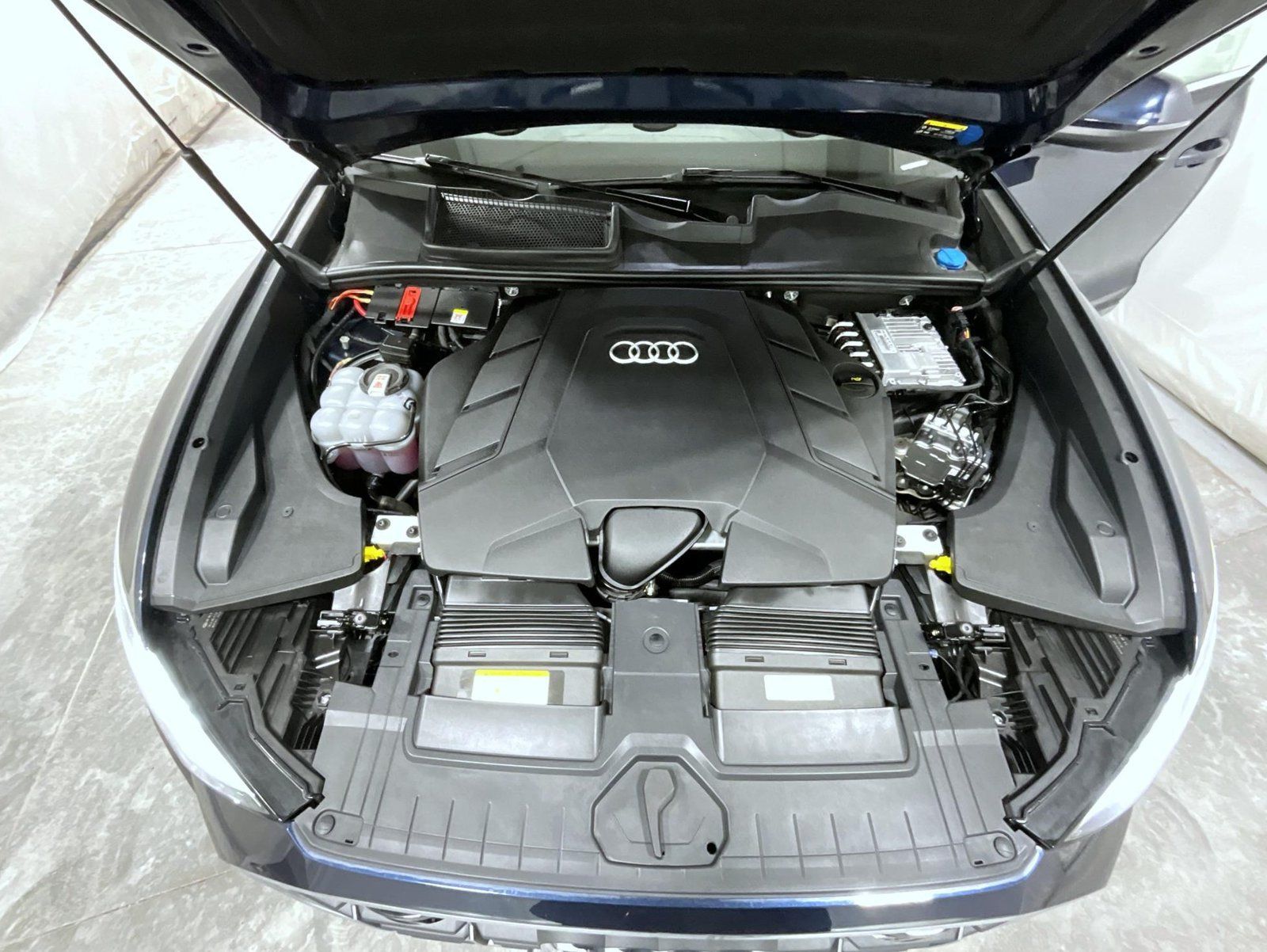 Used 2023 Audi Q8 Prestige AWD/4WD image 26