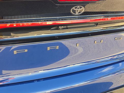 Used 2025 Toyota Prius XLE image 10