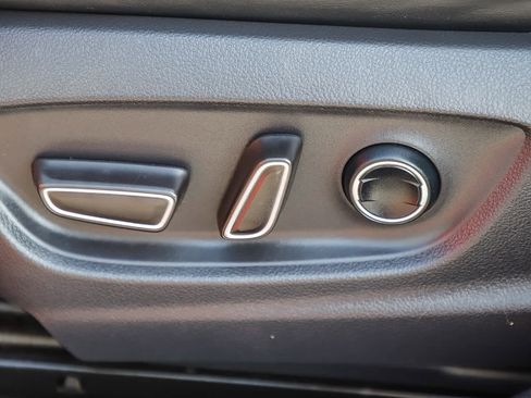 Used 2018 Toyota Prius Prime Premium image 22