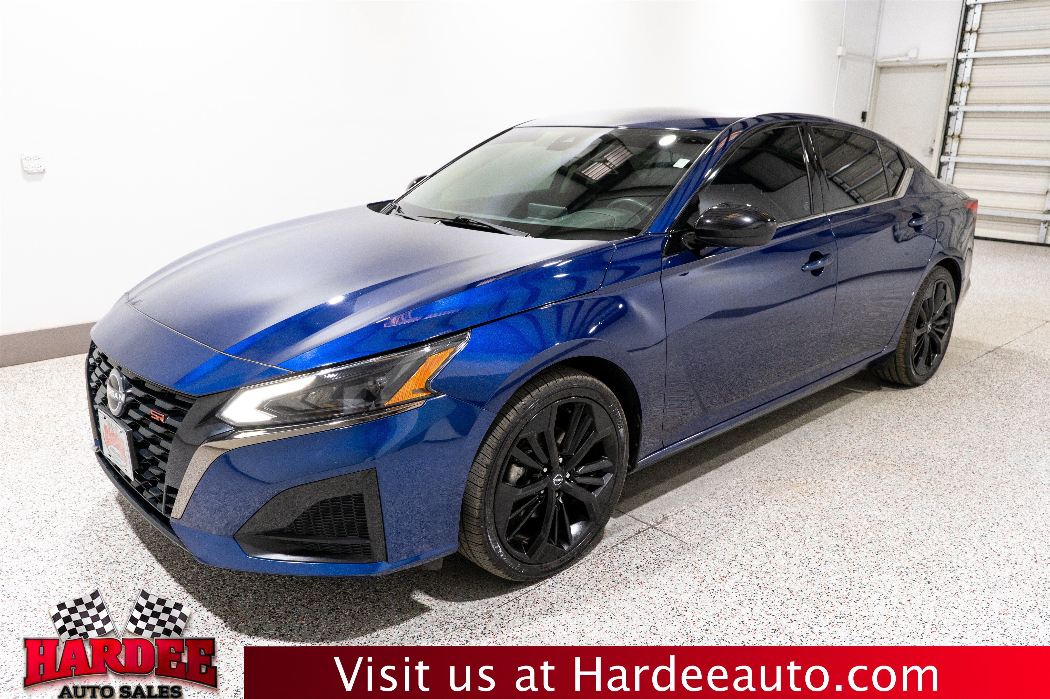 Used 2024 Nissan Altima 2.5 SR FWD image 2