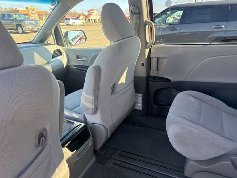 Used 2015 Toyota Sienna LE image 11