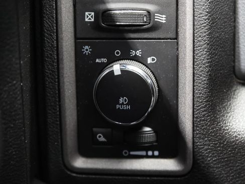 Used 2019 RAM 1500 Express image 17