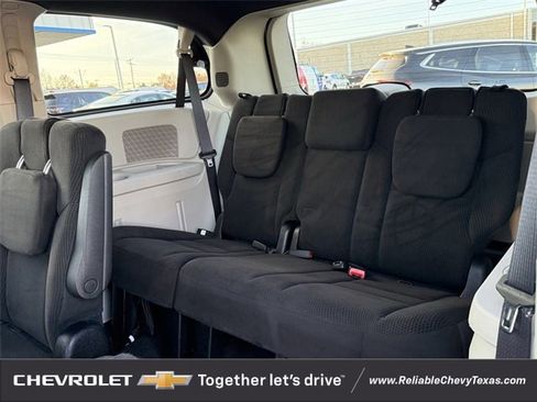 Used 2016 Dodge Grand Caravan SE image 26