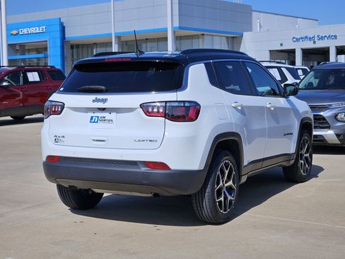 Used 2025 Jeep Compass Limited AWD/4WD image 9