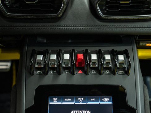Used 2021 Lamborghini Huracan EVO RWD image 29
