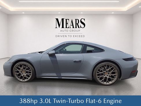 Used 2025 Porsche 911 Carrera RWD image 3