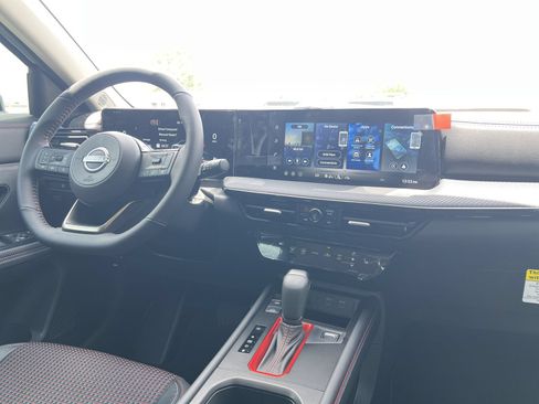 New 2026 Nissan Kicks SR w/ SR Premium Package FWD image 3