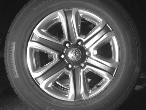 Used 2017 Toyota Tacoma Limited w/ Tow Package AWD/4WD image 15