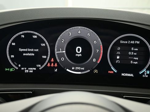 Used 2025 Porsche Cayenne Base image 16