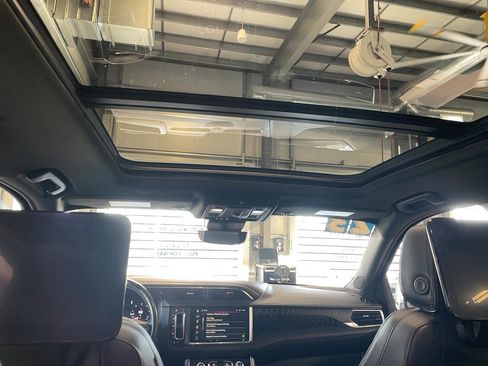 Used 2023 GMC Yukon XL Denali w/ Denali Reserve Package image 8