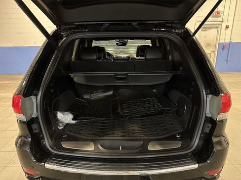 Used 2019 Jeep Grand Cherokee Overland image 11