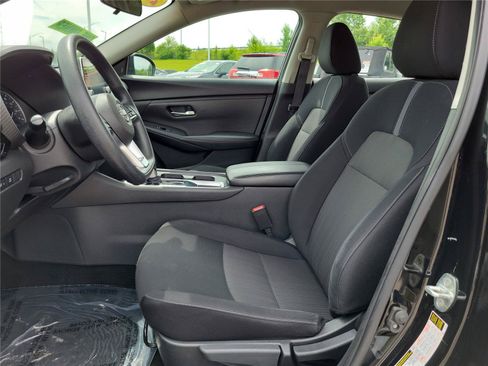 Used 2024 Nissan Sentra SV FWD image 17