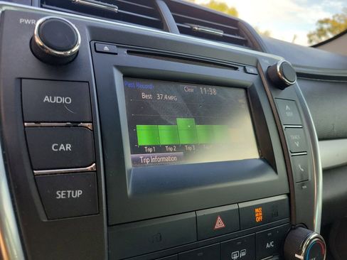 Used 2015 Toyota Camry SE image 18