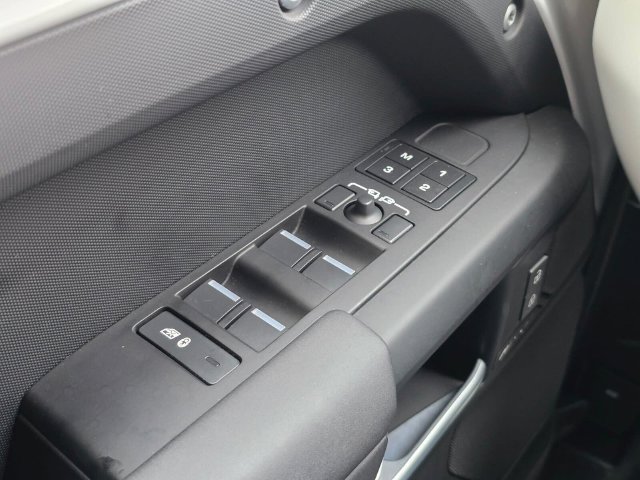 Used 2025 Land Rover Defender 110 S AWD/4WD image 21