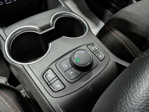 Used 2020 GMC Terrain SLE w/ Driver Convenience Package image 28