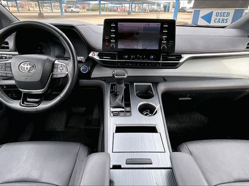 Used 2023 Toyota Sienna XSE image 16