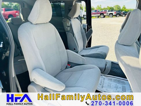 Used 2018 Toyota Sienna LE FWD image 18