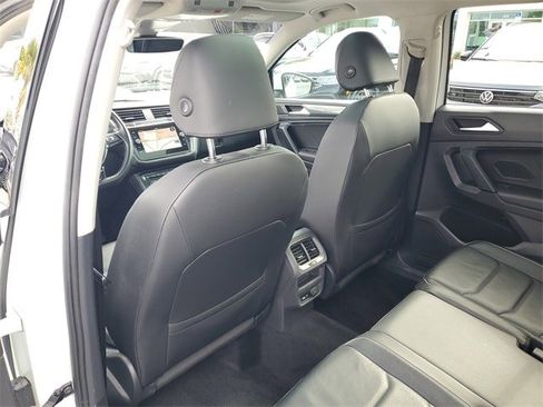 Used 2019 Volkswagen Tiguan SEL Premium image 11