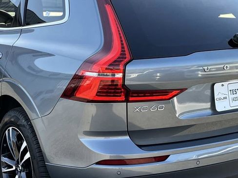 Used 2020 Volvo XC60 T5 Momentum image 5