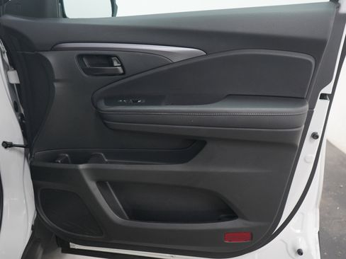 Used 2023 Honda Passport EX-L image 12