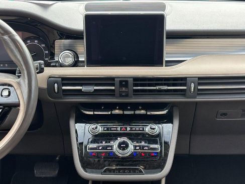 Certified 2022 Lincoln Corsair FWD w/ Premium Package image 13