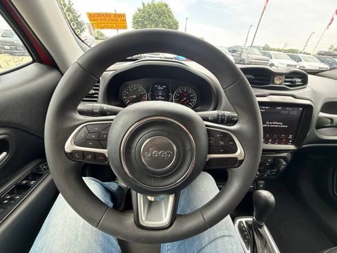 Used 2023 Jeep Renegade Latitude AWD/4WD image 17