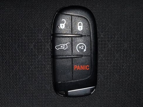 Used 2018 Jeep Grand Cherokee Laredo image 32