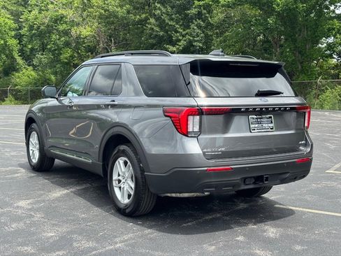 Used 2025 Ford Explorer Active AWD/4WD image 7