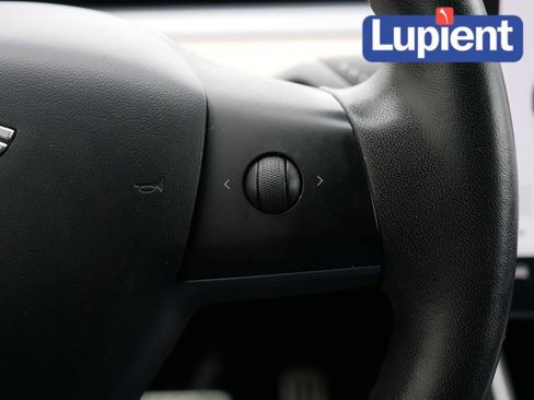 Used 2020 Tesla Model Y Long Range image 22