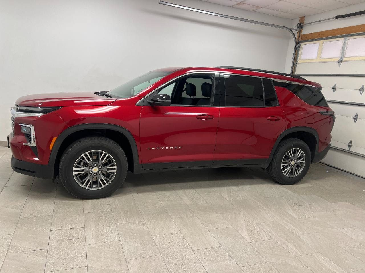 Used 2026 Chevrolet Traverse LT AWD/4WD image 5