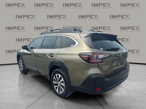 Used 2025 Subaru Outback Premium AWD/4WD image 2