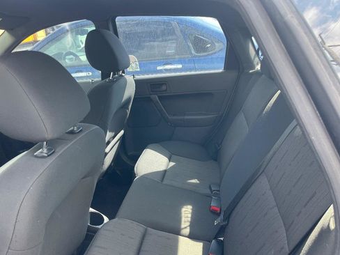Used 2010 Ford Focus SE image 9