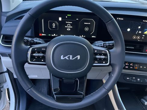 Used 2026 Kia Carnival SX image 16