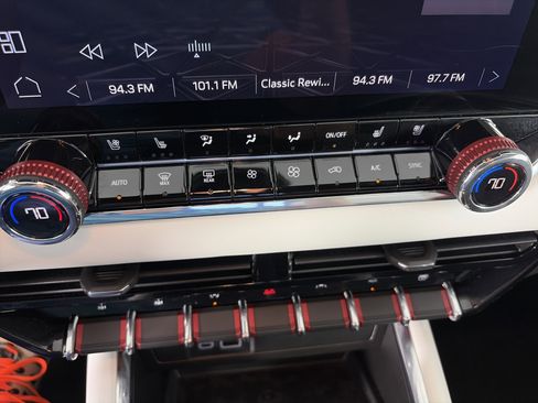 Certified 2025 GMC Canyon AT4 w/ AT4X Package AWD/4WD image 28