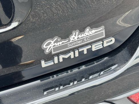 Used 2024 Toyota Highlander Limited image 11