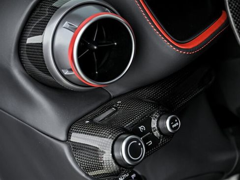 Used 2018 Ferrari 812 Superfast RWD image 19