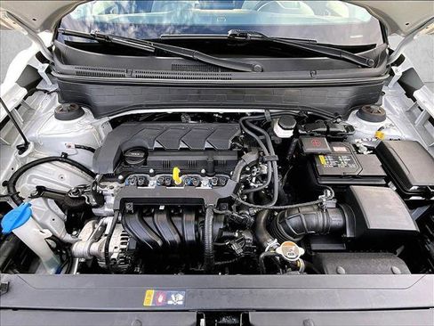 Used 2024 Hyundai Venue SEL image 11