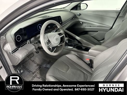 Used 2022 Hyundai Elantra SEL w/ Convenience + Premium Package image 4