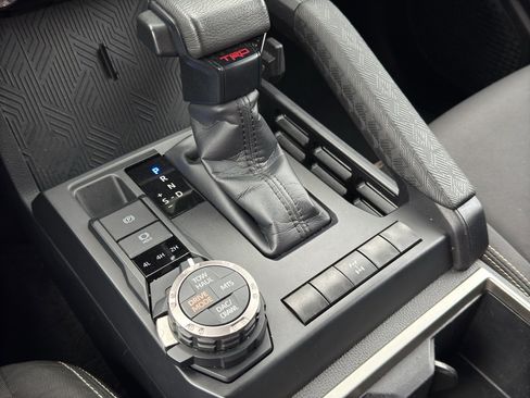 Used 2024 Toyota Tacoma TRD Off-Road image 23