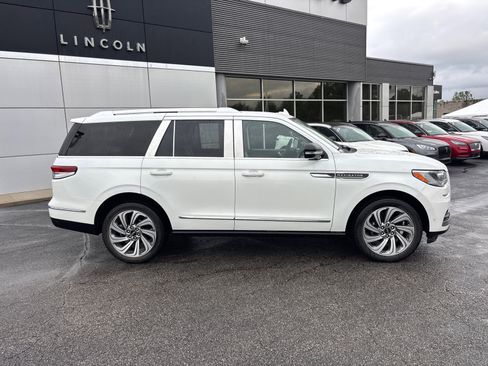 Certified 2023 Lincoln Navigator Reserve AWD/4WD image 8