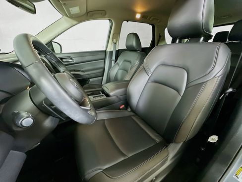 Used 2024 Nissan Pathfinder SL FWD image 16
