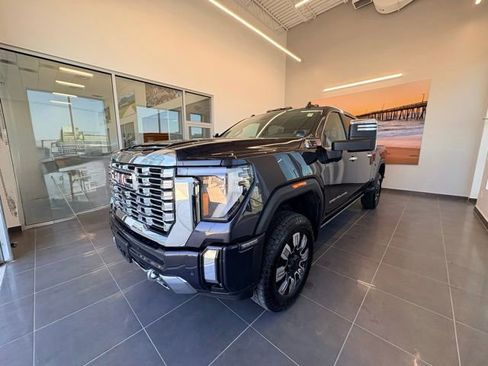 Used 2024 GMC Sierra 2500 Denali w/ Denali Reserve Package AWD/4WD image 1