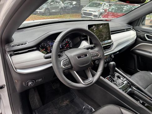 Used 2025 Jeep Compass Limited AWD/4WD image 34