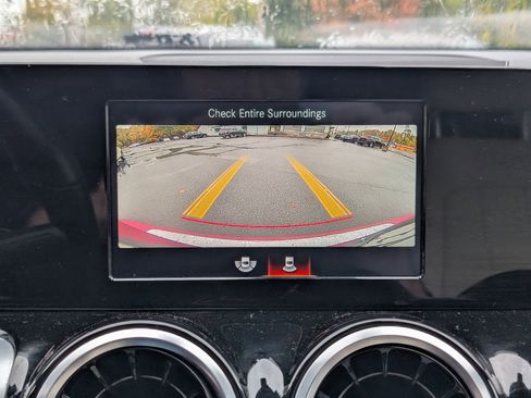 Used 2020 Mercedes-Benz GLB 250 4MATIC image 3