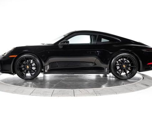 Used 2023 Porsche 911 Carrera RWD image 2