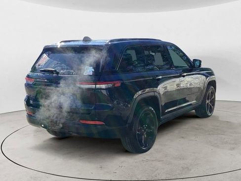 Used 2024 Jeep Grand Cherokee Limited w/ Black Appearance Package image 5