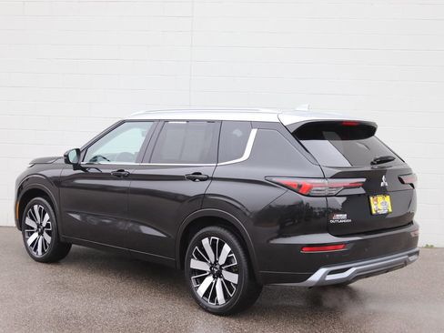 Used 2025 Mitsubishi Outlander AWD image 49
